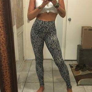 Lululemon Wunder Under Luxtreme Leggings - Size 6